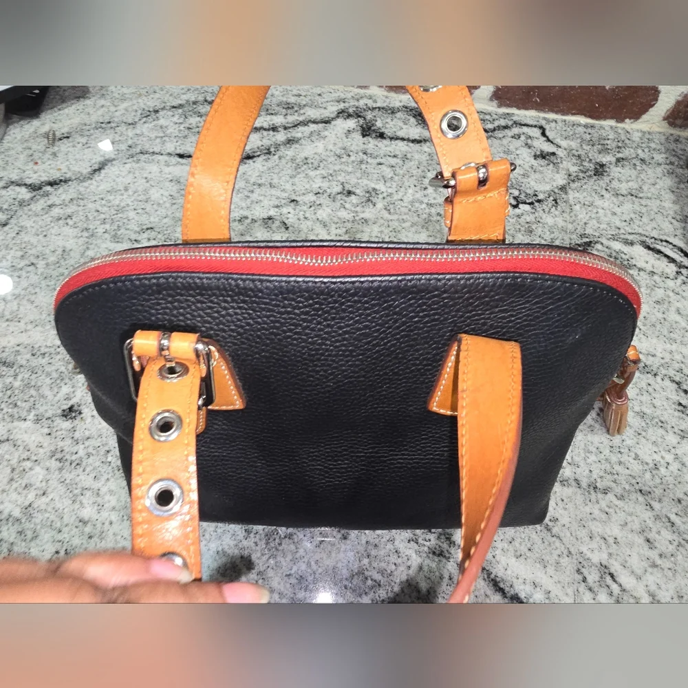 SOLD…SOLD…SOLD… Dooney Bourke Vintage Handbage - Picture 4 of 7